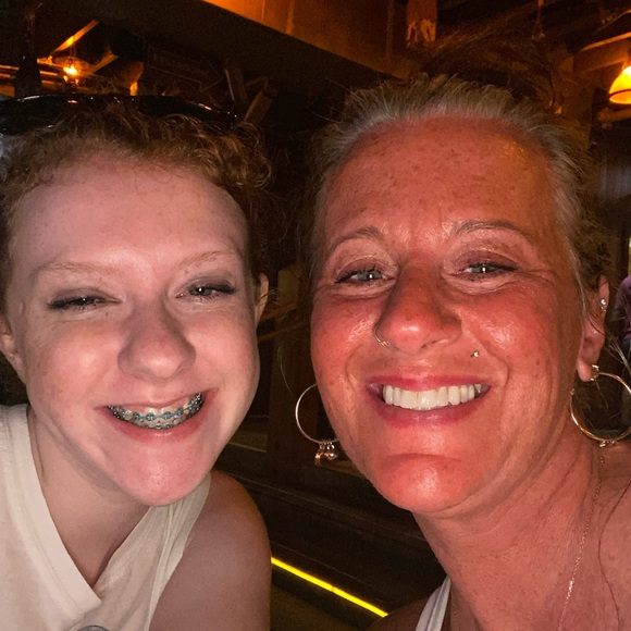 Meet your Posher, Beth - Picture 2 of 2